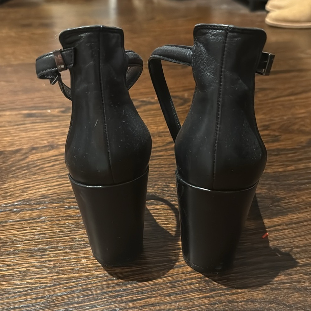 Kenneth Cole leather black heels - Picture 2 of 5
